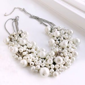 Chunky ARTIFICIAL PEARL Statement Necklace